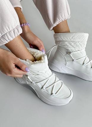 Белые зимние дутики на меху