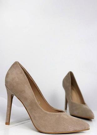 Туфлі бежеві на підборах з вузьким носком еко замша жіночі