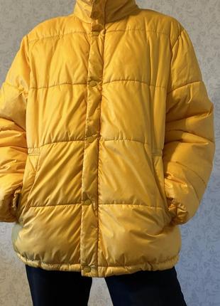 Зимняя куртка желтого цвета