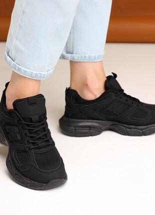 Кросівки жіночі чорні