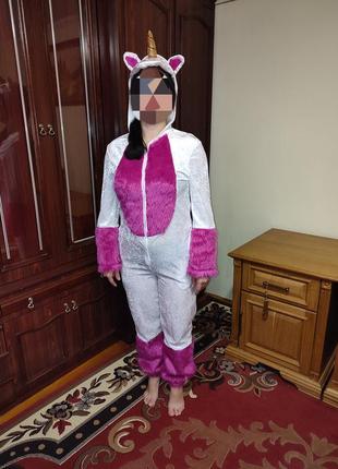 Костюм единорожки розово-белый карнавальный костюм пижама кенгуруми размер 364 фото