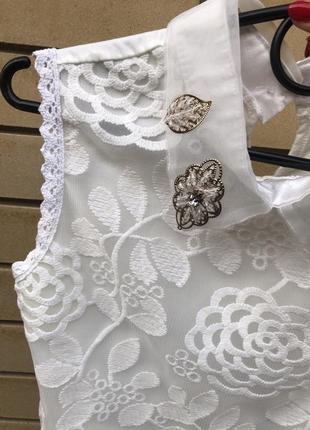Белая блуза с декорированным воротником2 фото