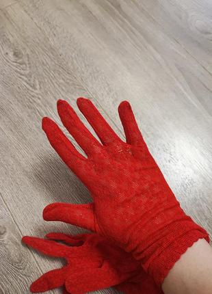 Кружевые перчатки с