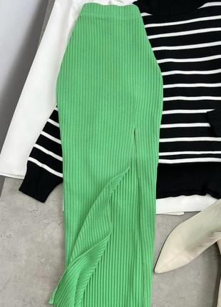 Зеленая юбочка-миди с разрезом от pimkie
