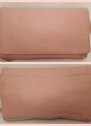 Незрівнянна актуальна шкіряна сумочка crossbody gigi красивого ніжно рожевого кольору6 фото
