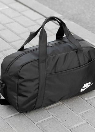 Спортивна сумка nike чорного кольору на 22 літри для тренувань та поїздок7 фото