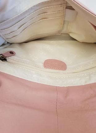 Незрівнянна актуальна шкіряна сумочка crossbody gigi красивого ніжно рожевого кольору8 фото