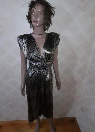Длинное золотистое блестящее платье под змеиную кожу7 фото