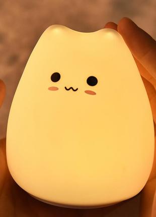 Дивовижний нічник, у вигляді котика.