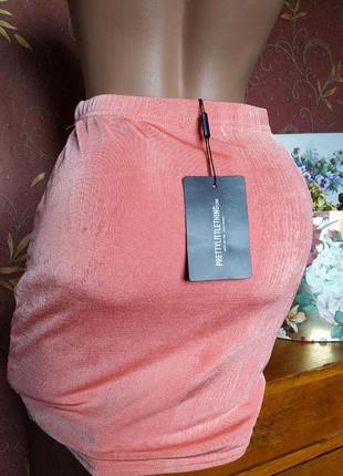 Розовая мини юбка с вырезом от prettylittlething7 фото