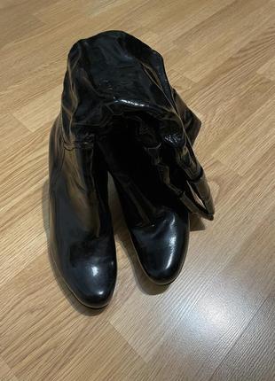 Лаковые черные ботинки на на каблуке