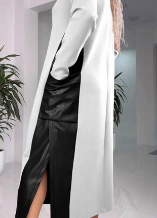 Сукня міді вільного крою з довгими рукавами з розрізами шкіряними вставками по боках плаття чорна червона біла стильна базова3 фото