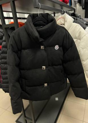Куртка в стиле moncler черная короткая зима