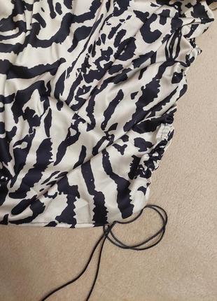 Шелковое атласное платье на завязках кулисках тигровый принт чёрный с шампанским3 фото
