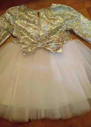 Платье блестящее с мягким фатином и бантом