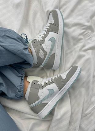 Класні жіночі кросівки nike air jordan 1 high grey blue premium сіро-білі з блакитним2 фото