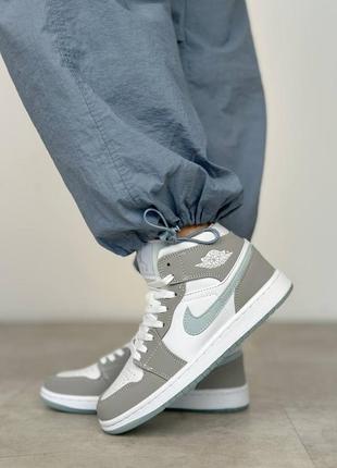 Класні жіночі кросівки nike air jordan 1 high grey blue premium сіро-білі з блакитним8 фото