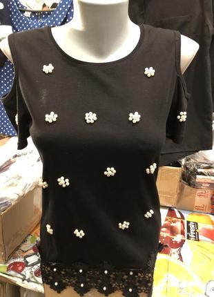 Футболка, украшена жемчугом{пришит}