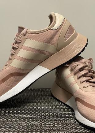 Жіночі кросівки adidas