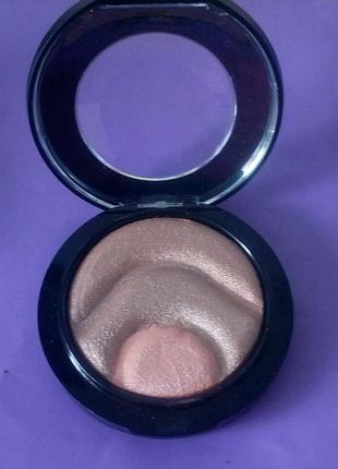 Пудра,ровяная финишная мерцающая хайлайтер mineralize skinfinish poudre de finition тон 500