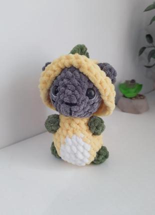 Котик в костюме динозавра игрушка плюшевая вязаная