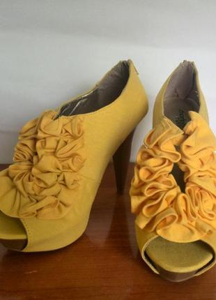 Желтые туфельки charlotte russe1 фото