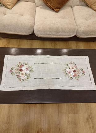 Натуральная льняная салфетка с вышивкой. вышитая салфетка лен