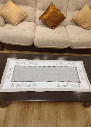 Натуральная льняная салфетка с вышивкой. вышитая салфетка лен