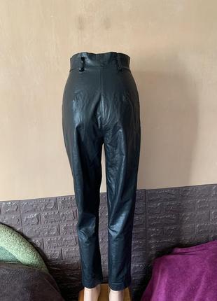 Кожаные брюки брюки брюки с высокой посадкой в черном цвете размер s стан новых5 фото