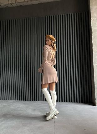Платье со шнуровкой на спине3 фото