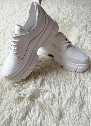 Легкі білі кросівки екошкіри4 фото