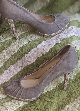 Брендові туфлі на підборах