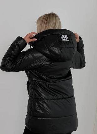 Теплая модная куртка с нашивками5 фото