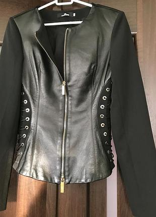 Стильний костюм бренду gil santucci з шкіряними вставками