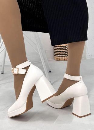 Женские белые эко.кожаные туфли под бренд3 фото