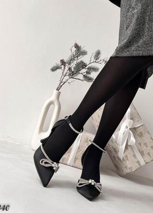Женские туфли на каблуке, черные, атлас8 фото