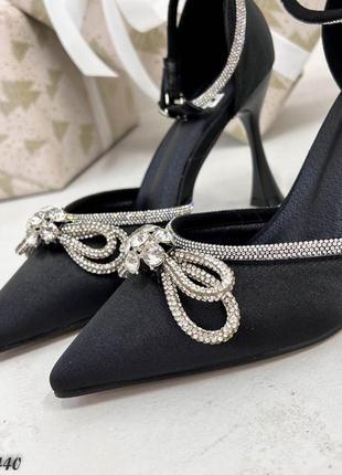 Женские туфли на каблуке, черные, атлас10 фото