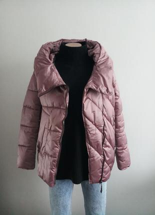 Теплая зимняя куртка с объемным капишоном