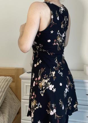 Сукня плаття чорне квітковий принт без рукавів2 фото