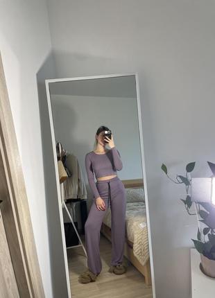 Костюм ліловий фіолетовий штани кльош