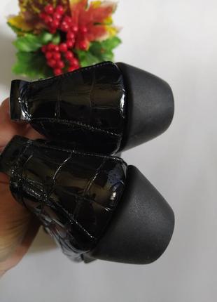 Женские  кожаные черные лакированные туфли рептилия4 фото