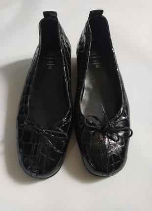 Женские  кожаные черные лакированные туфли рептилия6 фото