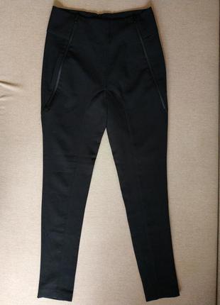 Завужені брюки з високою посадкою