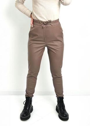 ❄️самая популярная модель брюк❄️

теплые брюки из экокожи на меху «richy»
+ большие размеры🔥🔥🔥2 фото