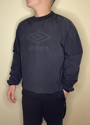 Спортивний нейлоновий чорний світшот вітрівка umbro, оригінал, амбро, від вітру, для спорту, кофта, батнік, вінтаж
