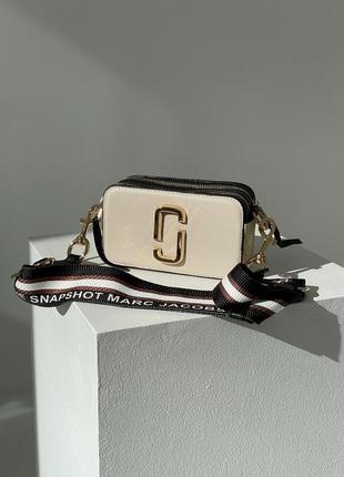 Жіноча сумка marc jacobs small camera bag beige black