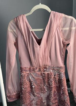 Платье с пайетками розовое