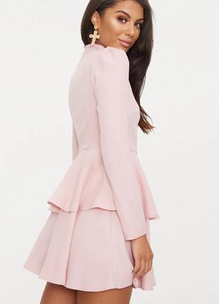 Pretty little thing плаття рожеве пудрове з довгим рукавом із воланом рюш класичне4 фото