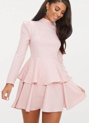 Pretty little thing плаття рожеве пудрове з довгим рукавом із воланом рюш класичне2 фото