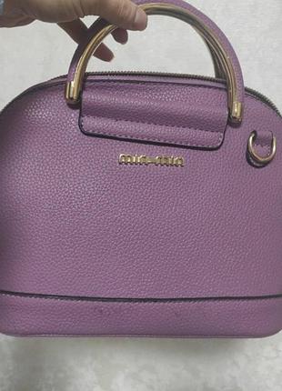 Маленькая симпатичная сумочка